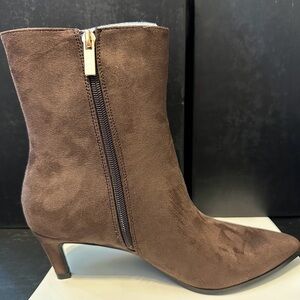 Brand New - Elegant Brown Suede Kitten Heel Boots Size 11